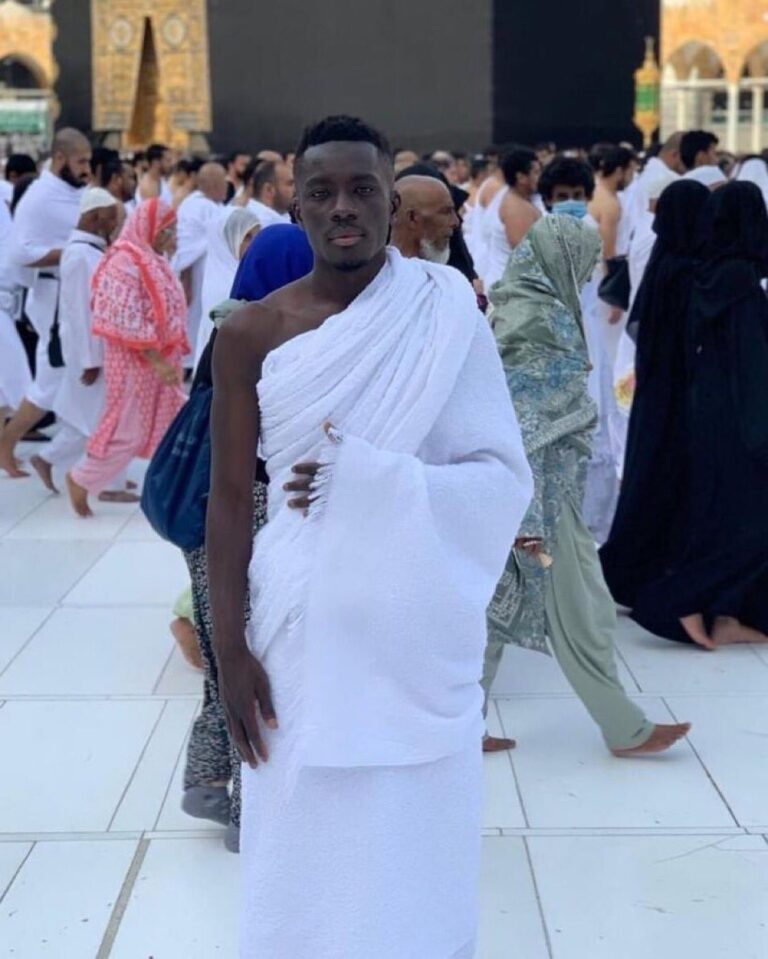 تضامن عالمي مع ادريسا جاي نجم كرة القدم السنغالية