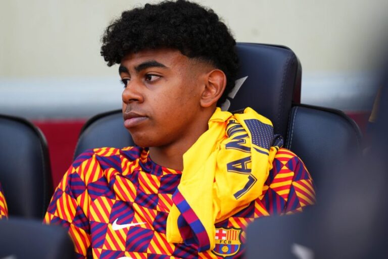 والد لامين يامال يكشف حقيقة اتخاذ ابنه قرار تمثيل المنتخب الإسباني